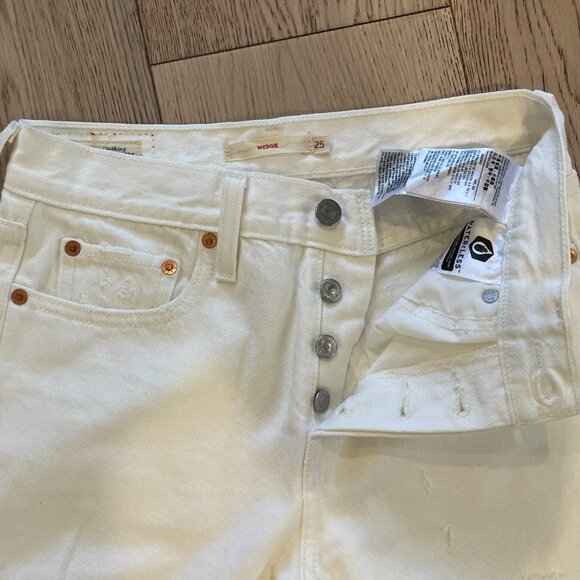 Levi’s Wedgie Straight White Distressed High Waist Jeans (size: 25) - Picture 4 of 5